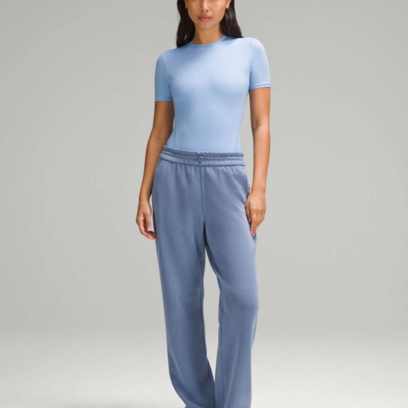 Lululemon Wundermost Short-Sleeve Crew Bodysuit (Size M) in Sinatra Blue - Picture 3 of 10